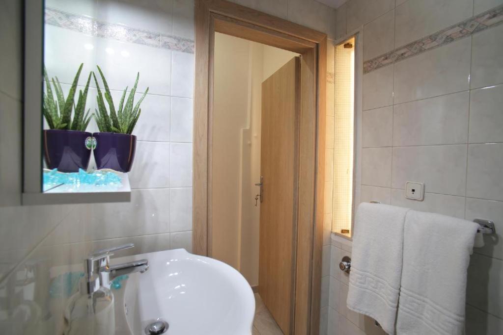 Stylish Modern Apartment, Nilie Hospitality Mgmt Thessaloniki Buitenkant foto